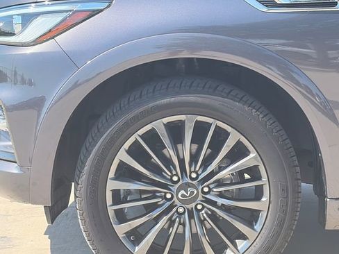 Used 2024 INFINITI QX80 Sensory AWD/4WD image 5