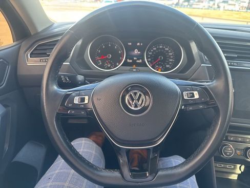 Used 2018 Volkswagen Tiguan SE w/ Panoramic Sunroof Package image 14