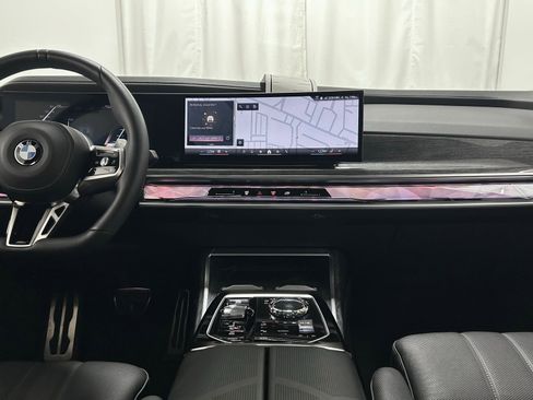 Used 2023 BMW 760i xDrive w/ Executive Package image 9