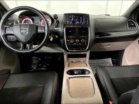 Used 2019 Dodge Grand Caravan SXT image 15