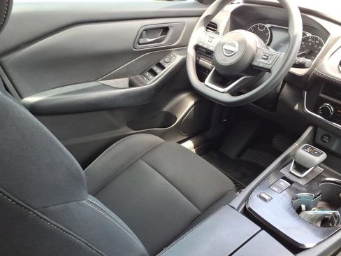 Used 2024 Nissan Rogue S FWD image 9