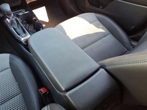 Used 2025 Chevrolet Trax LT FWD image 19