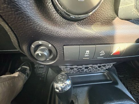 Used 2018 Jeep Wrangler Sport image 16