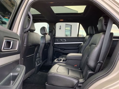 Used 2017 Ford Explorer XLT w/ Equipment Group 202A image 30