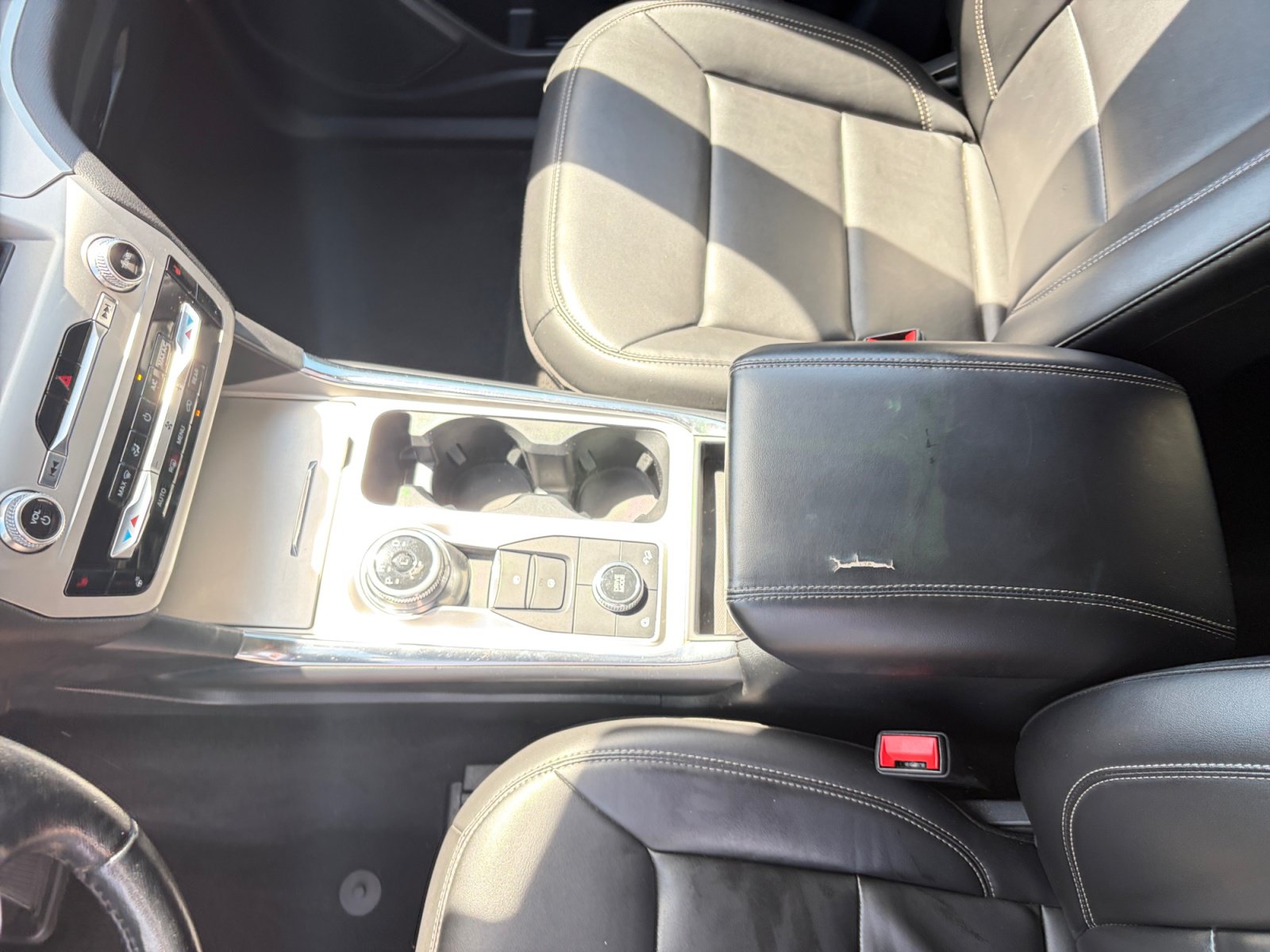 Used 2022 Ford Explorer XLT w/ Equipment Group 202A AWD/4WD image 16