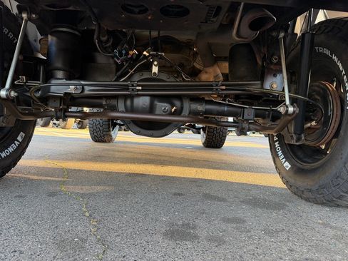 Used 2005 HUMMER H2 Base 4WD 4dr Crew Cab SB Picku w/ Preferred Equipment Group image 36