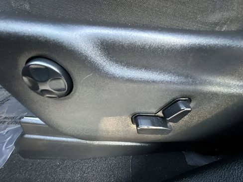 Used 2019 Jeep Grand Cherokee Laredo image 14