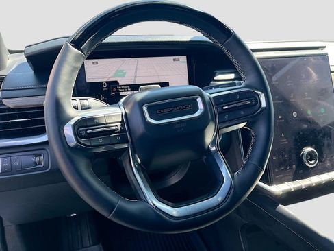 Used 2025 GMC Acadia Denali w/ Super Cruise Package image 11