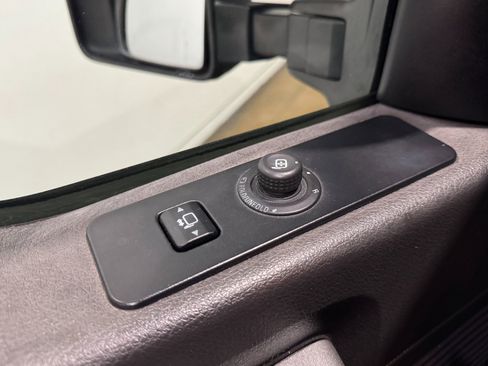 Used 2011 Ford F350 Lariat image 29