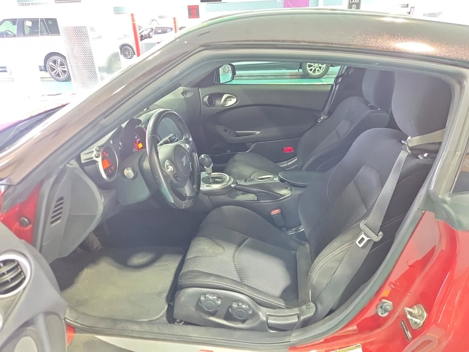 Used 2016 Nissan 370Z Coupe RWD image 3