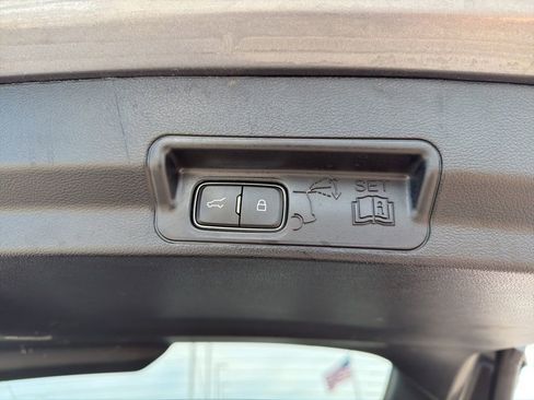Used 2022 Ford Explorer XLT w/ Equipment Group 202A AWD/4WD image 12