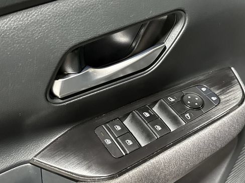 Used 2025 Nissan Kicks SV w/ Charging Package AWD/4WD image 19