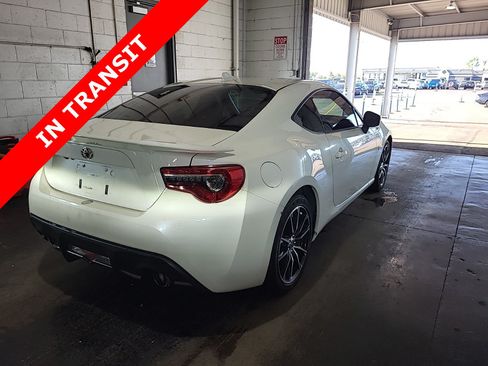 Used 2017 Toyota 86 RWD image 5