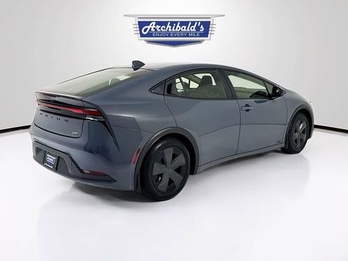 Used 2024 Toyota Prius LE image 6