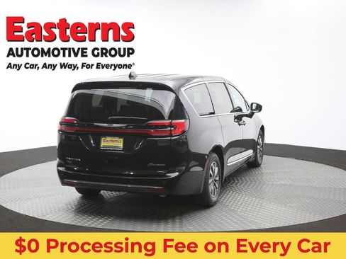 Used 2023 Chrysler Pacifica Limited FWD image 43