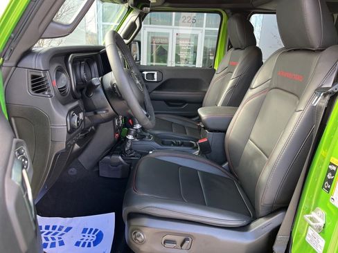 Used 2025 Jeep Wrangler Unlimited Rubicon image 3