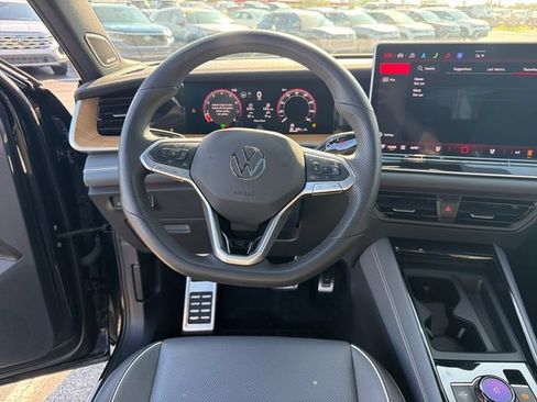 Used 2025 Volkswagen Tiguan SEL R-Line AWD/4WD image 16
