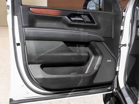 Used 2025 GMC Yukon XL Denali image 24