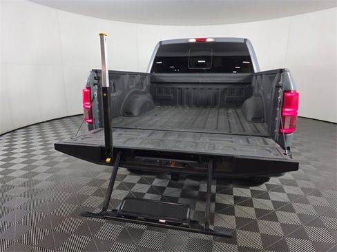 Used 2019 Ford F150 Lariat image 10
