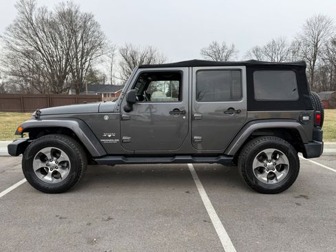 Used 2016 Jeep Wrangler Unlimited Sahara w/ Dual Top Group image 8