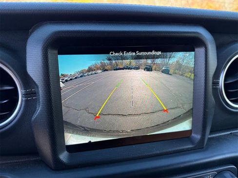 Certified 2022 Jeep Wrangler Unlimited Sahara w/ LED Lighting Group image 29