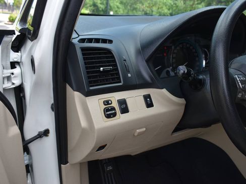 Used 2009 Toyota Venza AWD image 18