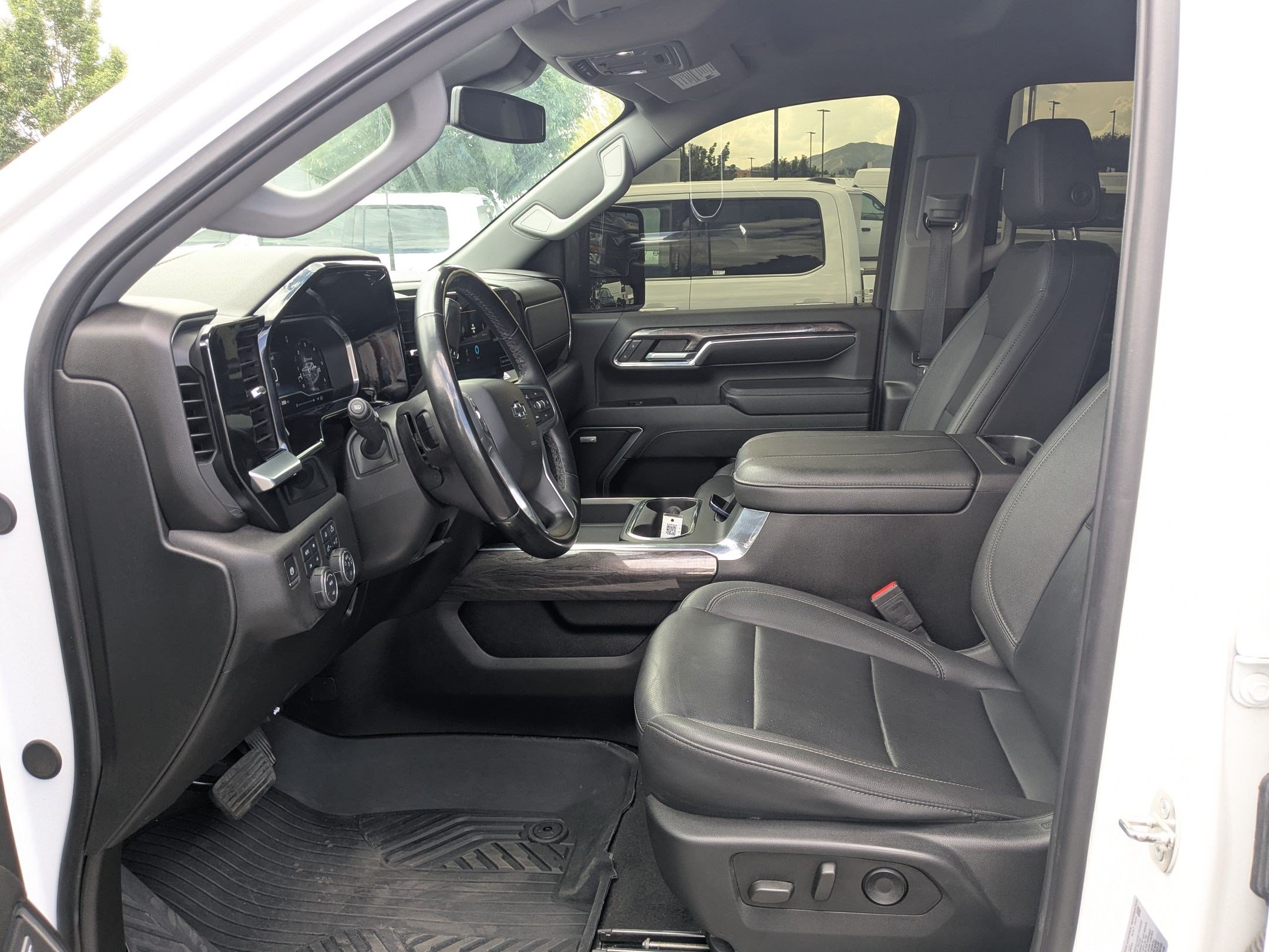 Used 2024 Chevrolet Silverado 3500 LTZ w/ LTZ Plus Package AWD/4WD image 27