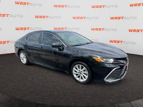 Used 2021 Toyota Camry LE FWD image 7
