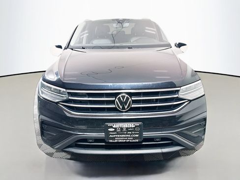 Used 2022 Volkswagen Tiguan SE AWD/4WD image 2