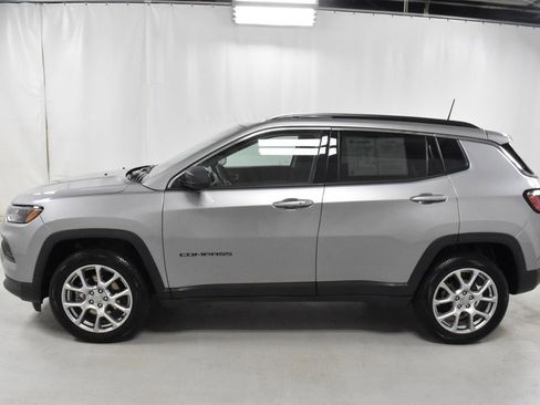 Used 2022 Jeep Compass Latitude w/ Sun and Sound Group image 8