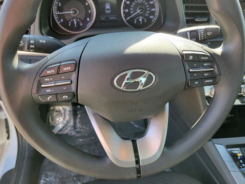 Used 2020 Hyundai Elantra SE w/ Cargo Package (C1) image 17