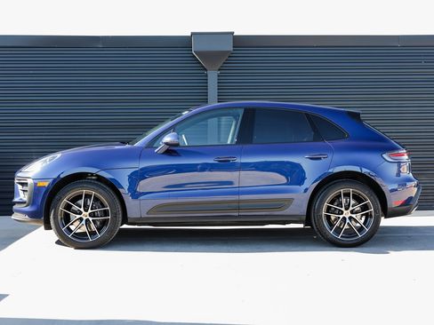 Certified 2025 Porsche Macan image 2