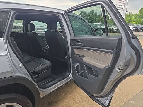 Used 2022 Volkswagen Atlas Cross Sport SE AWD/4WD image 76
