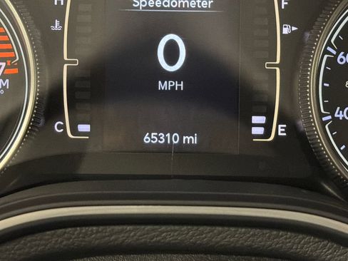 Used 2020 Jeep Cherokee Latitude Plus w/ Cold Weather Group AWD/4WD image 9