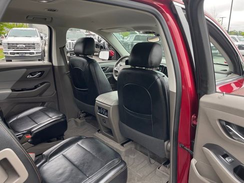 Used 2019 Chevrolet Traverse LT FWD image 42