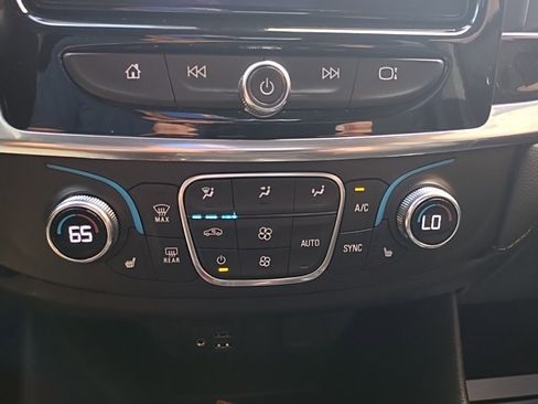 Used 2020 Chevrolet Traverse RS image 40