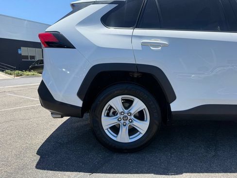 Used 2019 Toyota RAV4 XLE FWD image 12