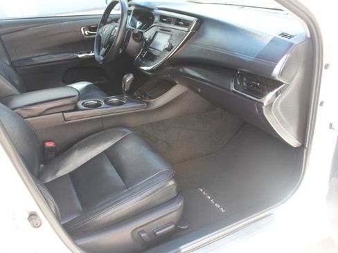 Used 2018 Toyota Avalon Touring image 21