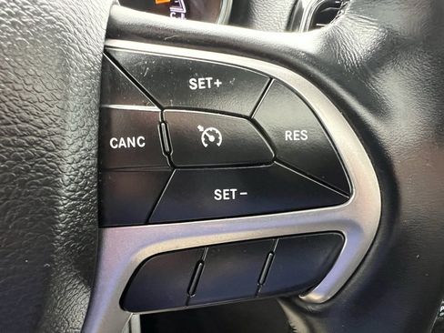 Used 2022 Jeep Grand Cherokee Laredo X image 43