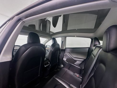 Used 2022 Tesla Model Y Long Range AWD/4WD image 37