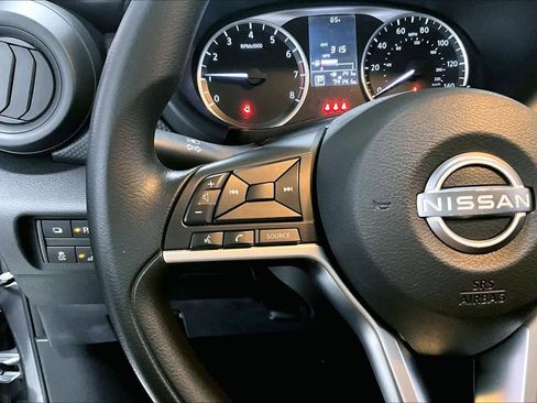 Used 2022 Nissan Kicks S image 22