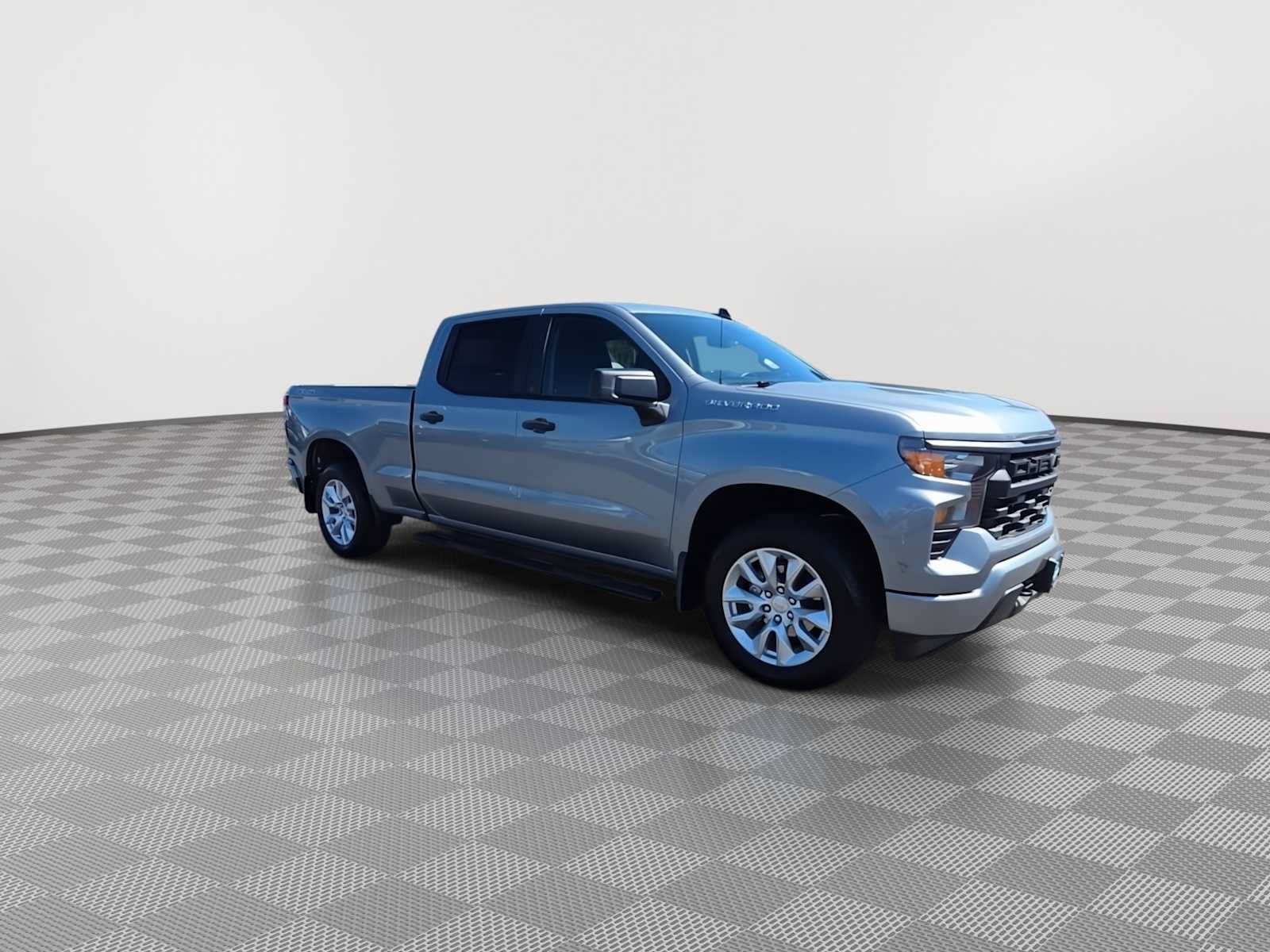 Used 2023 Chevrolet Silverado 1500 Custom AWD/4WD image 2