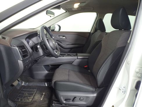 Used 2023 Nissan Rogue SV image 8