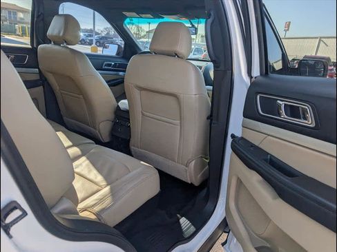 Used 2016 Ford Explorer XLT w/ Equipment Group 202A image 21