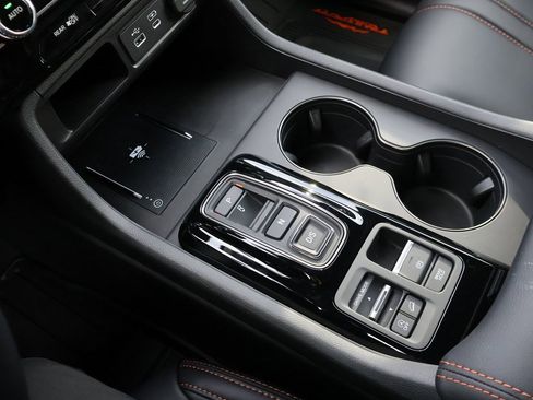 Certified 2025 Honda Pilot TrailSport image 25