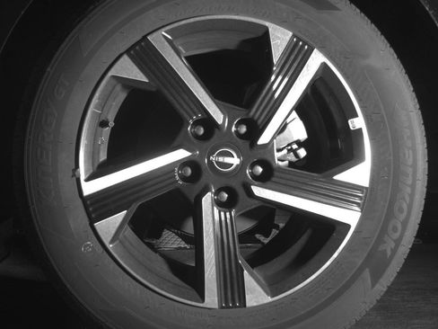 Used 2025 Nissan Sentra SV FWD image 13
