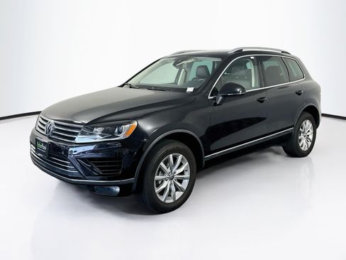 Used 2016 Volkswagen Touareg Sport AWD/4WD image 3