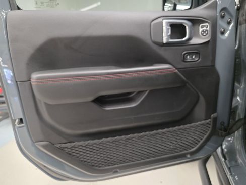 Used 2025 Jeep Wrangler Unlimited Rubicon image 18