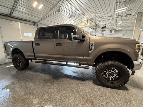 Used 2018 Ford F250 XLT AWD/4WD image 4
