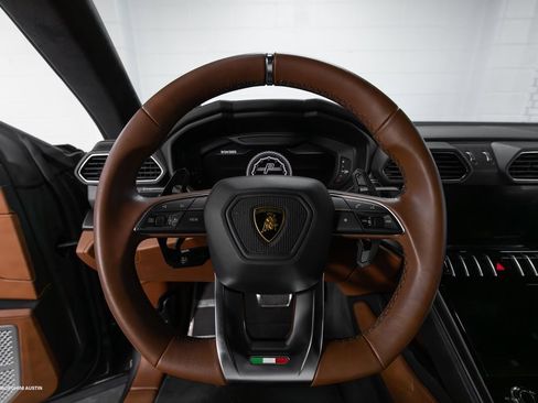 Used 2021 Lamborghini Urus image 24